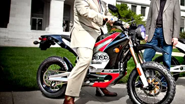 Arnold Schwarzenegger este eco! Conduce motociclete Zero Electric!