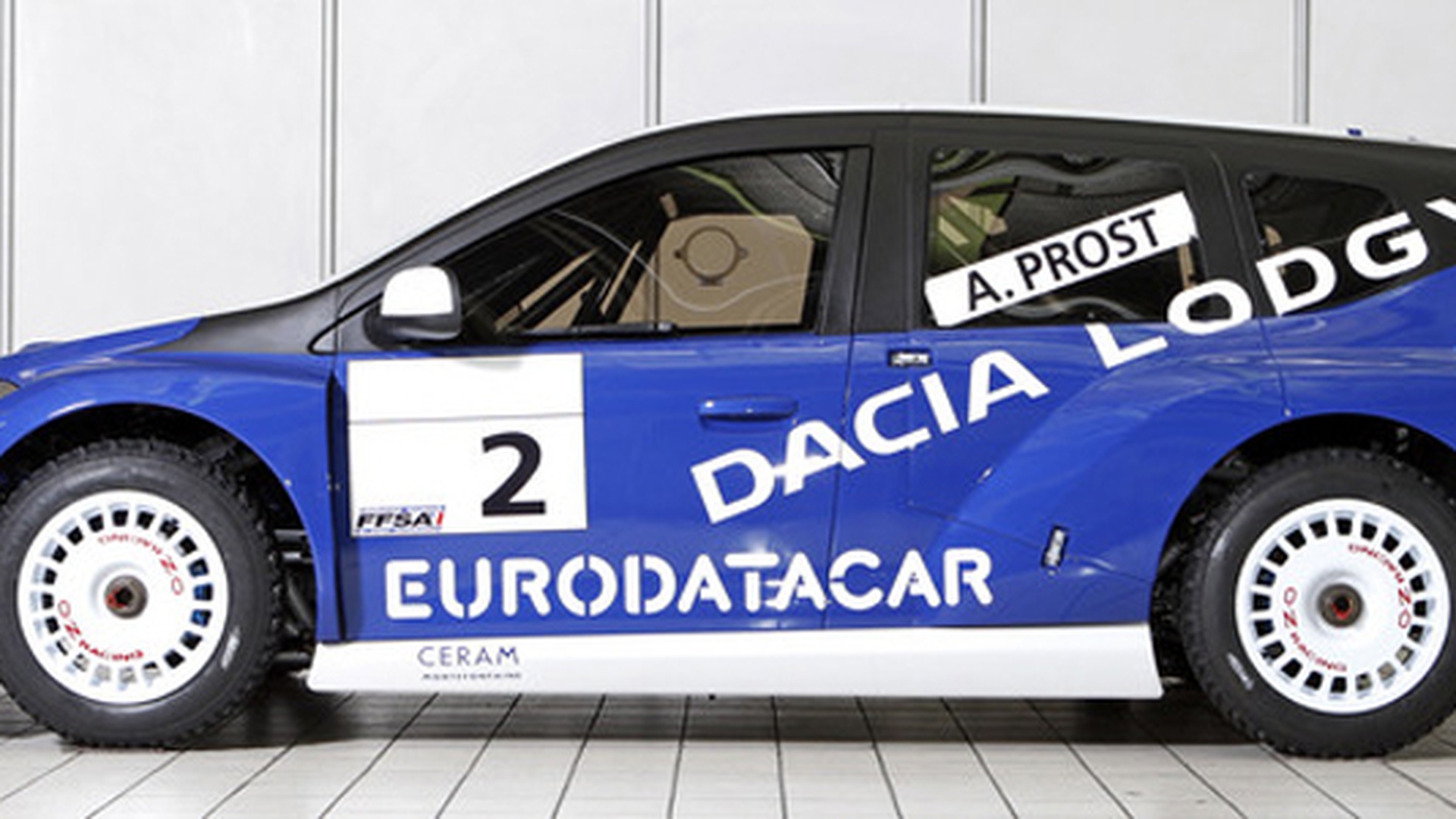 Dacia va prezenta un model la salonul din martie de la Geneva! Lodgy este o masina dedicata familiei!