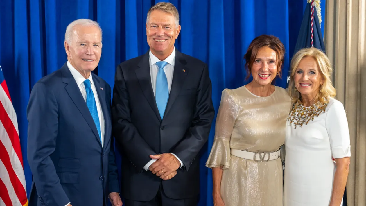 Klaus și Carmen Iohannis, apariție virală alături de Joe și Jill Biden. Accesoriul purtat de soția președintelui României a atras toate privirile
