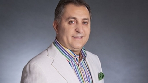 Incredibil! Ce tarif are Vali Vijelie, la evenimente. Cât trebuie să scoți din buzunar, dacă vrei să-l asculți o oră
