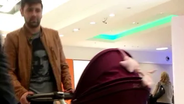 VIDEO Imagini de senzatie cu Raul Rusescu! Ce poate face atacantul Stelei, in mall, la cateva zile dupa ce a fost operat!