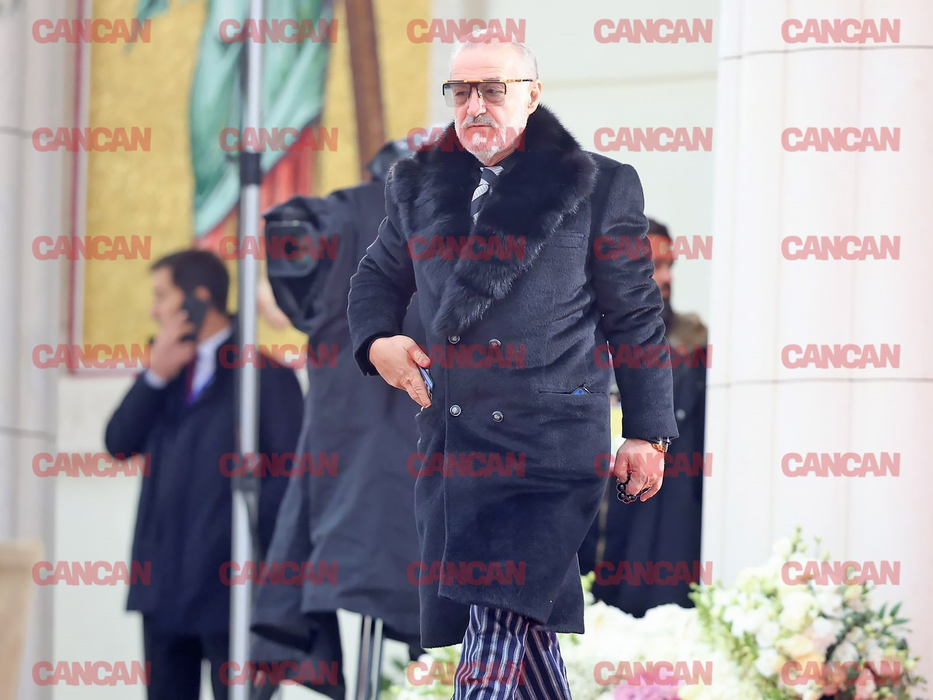 Gigi Becali a sosit la slujba de sfințire a Catedralei Mântuirii Neamului de la primele ore ale dimineții