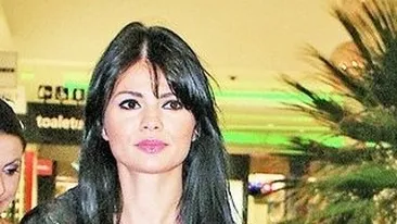 Corina Zugravu, uimita de atitudinea prietenei sale, Anca Serea. I-a luat covorul si apoi a dat-o afara din casa!