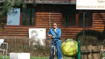 S-au dus vremurile cand avea pe mana milioane de euro! Acum, mai are doar o bicicleta! Alta dovada ca Sabin Ilie e in faliment!