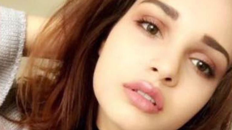 Un celebru fotomodel a murit la doar 19 ani! Tânăra a fost luată de valuri de pe plajă