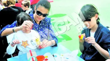 Anca Serea se muta cu toata familia la maternitate. Naste cu mama, copiii si iubitul de mana