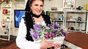 Irina Loghin dezvăluie secretul frumuseţii! Se ia singură la palme ca să scape de...