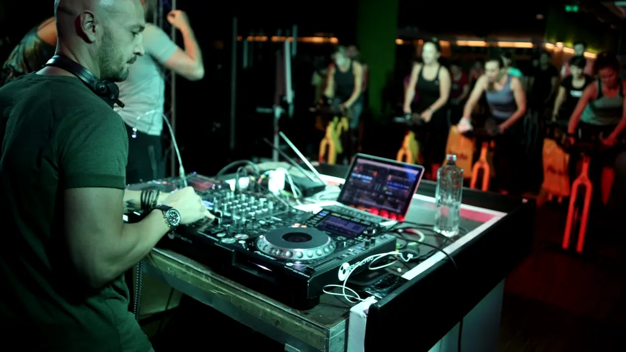 DJ Sasha Lopez a fost ”forță” la butoane în cel mai dotat centru de fitness din București, ”The Movement”
