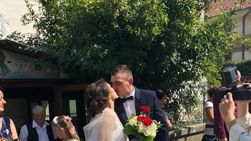 A murit pe loc, aruncat prin plafonul decapotabilei. Doi copii au rămas fără tată