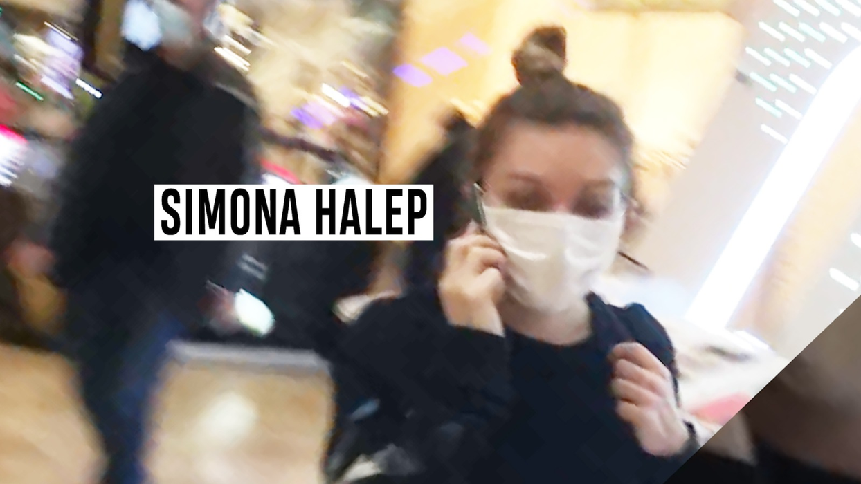 Cu mască, Simona Halep a fost aproape imposibil de recunoscut în mall