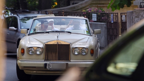 Ce a facut un celebru milionar cand nu i s-a dat masa la LOFT Mamaia... a aparut cu Rolls Royce ul in fata... a inghetat toata lumea! Pe bune ca asa ceva NU a mai facut NIMENI niciodata!