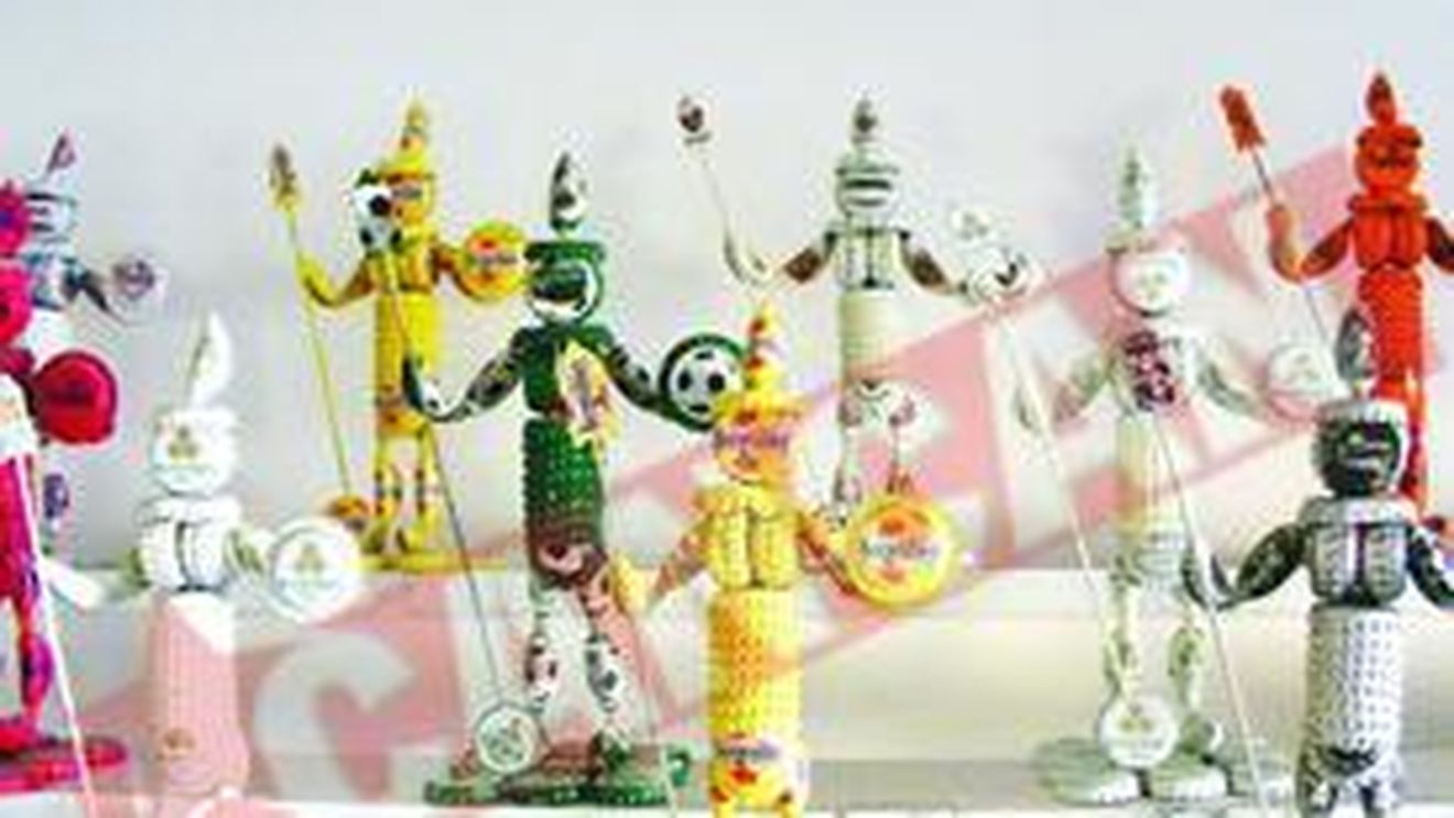 Soldati din capace de suc si bere