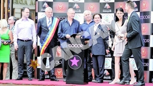 Actorul a primit Placheta Orasului si o stea pe bulevardul Celebritatilor - "Fenomenul" Malaele, premiat de Oprescu
