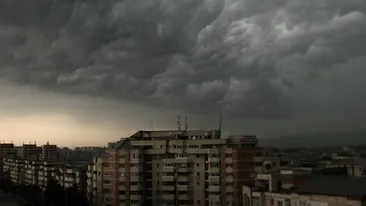 COD PORTOCALIU de furtuna in Botosani. Precipitatiile vor depasi 50 de mitri pe metru patrat