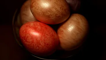 Cum se vopesc ouăle cu coji de ceapă, de fapt