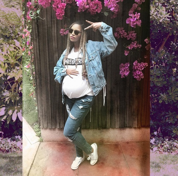 Beyonce a pozat goală! Cum arată fără haine artista însărcinată cu gemeni