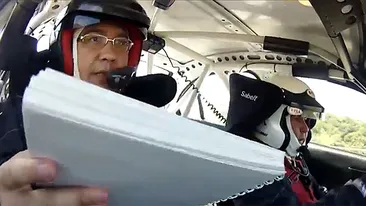 VIDEO Premierul Victor Ponta a facut turul Sibiului intr-o masina de raliu, alaturi de Titi Aur