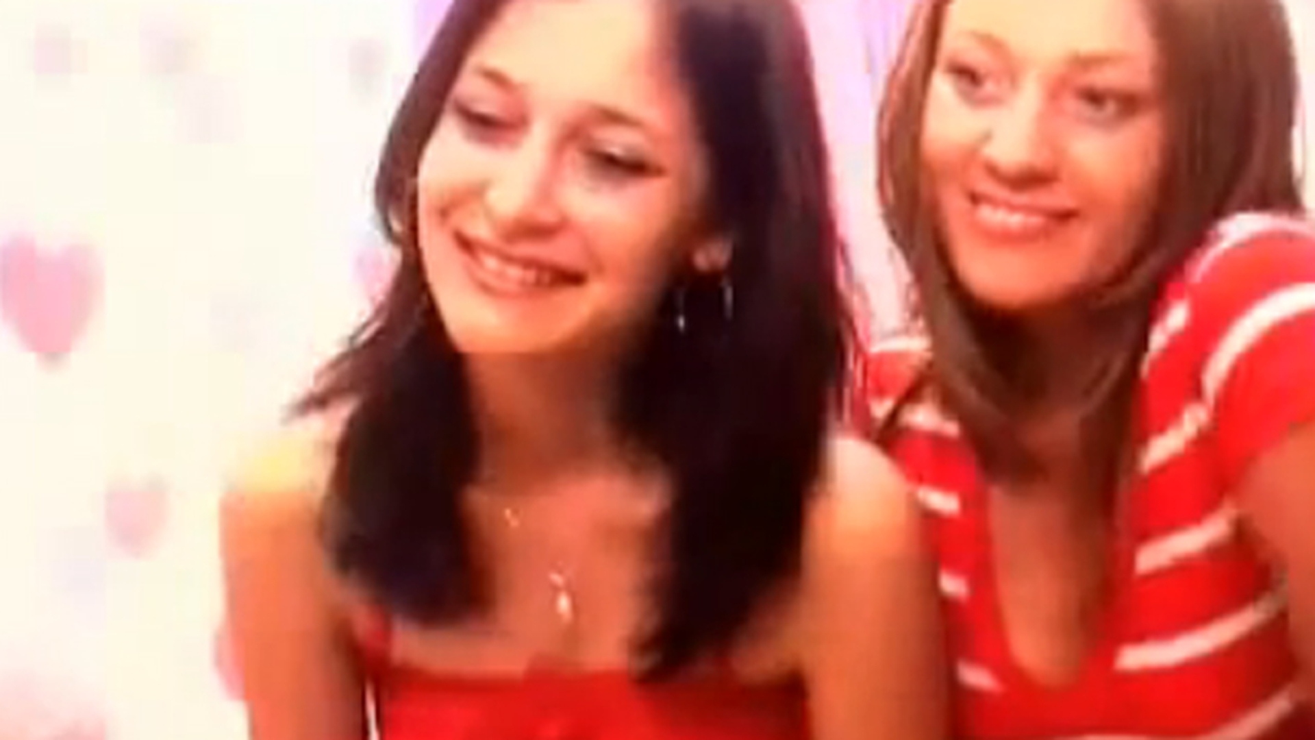 Asta este culmea penibilului! Ce vorbesc doua romance in timp ce fac videochat