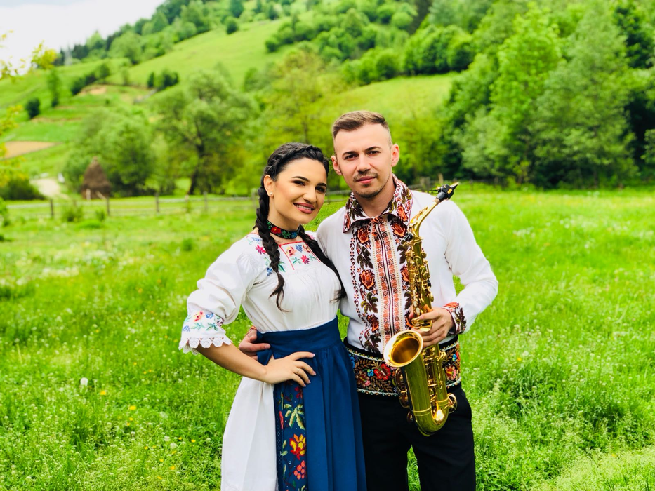 EI sunt cel mai nou cuplu din muzica populară! La anu vor face două… nunți