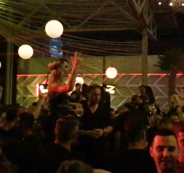 Fosta prezentatoare TV a dansat pe masă la LOFT Mamaia