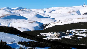 Un tată cu fiul lui de patru ani au fost salvaţi de jandarmi, din Munţii Bucegi