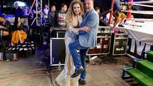 ADRIAN ENACHE s-a ”amorezat” de ROXANA VAŞNIUC când a văzut...Cei doi s-au distrat de minune la Ploieşti