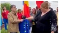 Diana Șoșoacă a fost la Ambasada Rusiei de Ziua Victoriei, apoi a rupt în două drapelul Europei