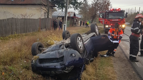 Politician implicat într-un accident spectaculos, în Dâmbovița. Mașina în care se afla s-a răsturnat în șanț