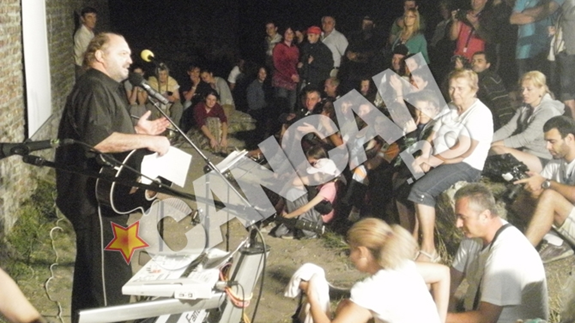 Socaciu a cantat cu paramedicii langa el, ca sa nu i se faca rau