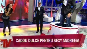 VIDEO De ziua lui Mantea, Varciu i-a cantat manele dintr-un tort urias! Uite cum a reactionat Andreea!