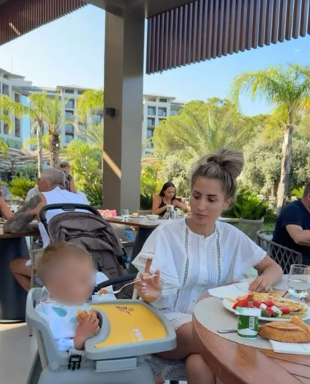 Armin Nicoară și Claudia Puican au plecat într-o vacanță de vis alături de fiul lor. Destinația aleasă de celebrul cuplu i-a surprins pe fani