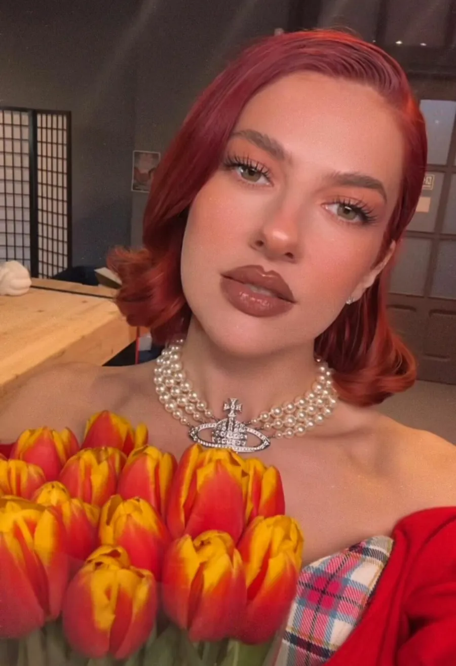 Lidia Buble a primit lalele bicolore: oranj cu galben