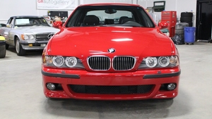 BMW M5 din 2002, scos la vânzare cu un kilometraj incredibil! GALERIE FOTO