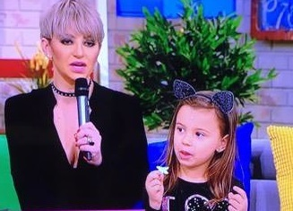 Giulia, împreună cu fiica ei