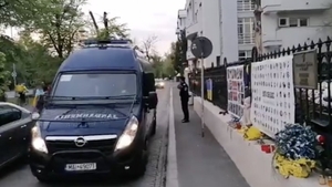 Protest anti-război, la Ambasada Rusiei. Incredibil ce au scris pe pancarde