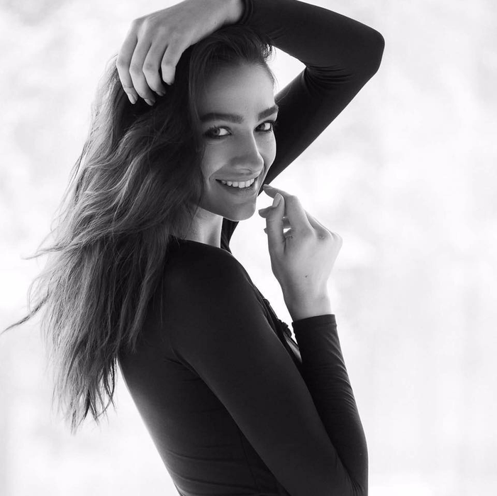 Denisa Ciocoiu este un model apreciat la Londra, acolo unde s-a mutat