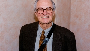 Alan Alda, actorul din M*A*S*H, mărturisiri despre lupta cu Parkinson! Ce i se întâmpla în timpul somnului