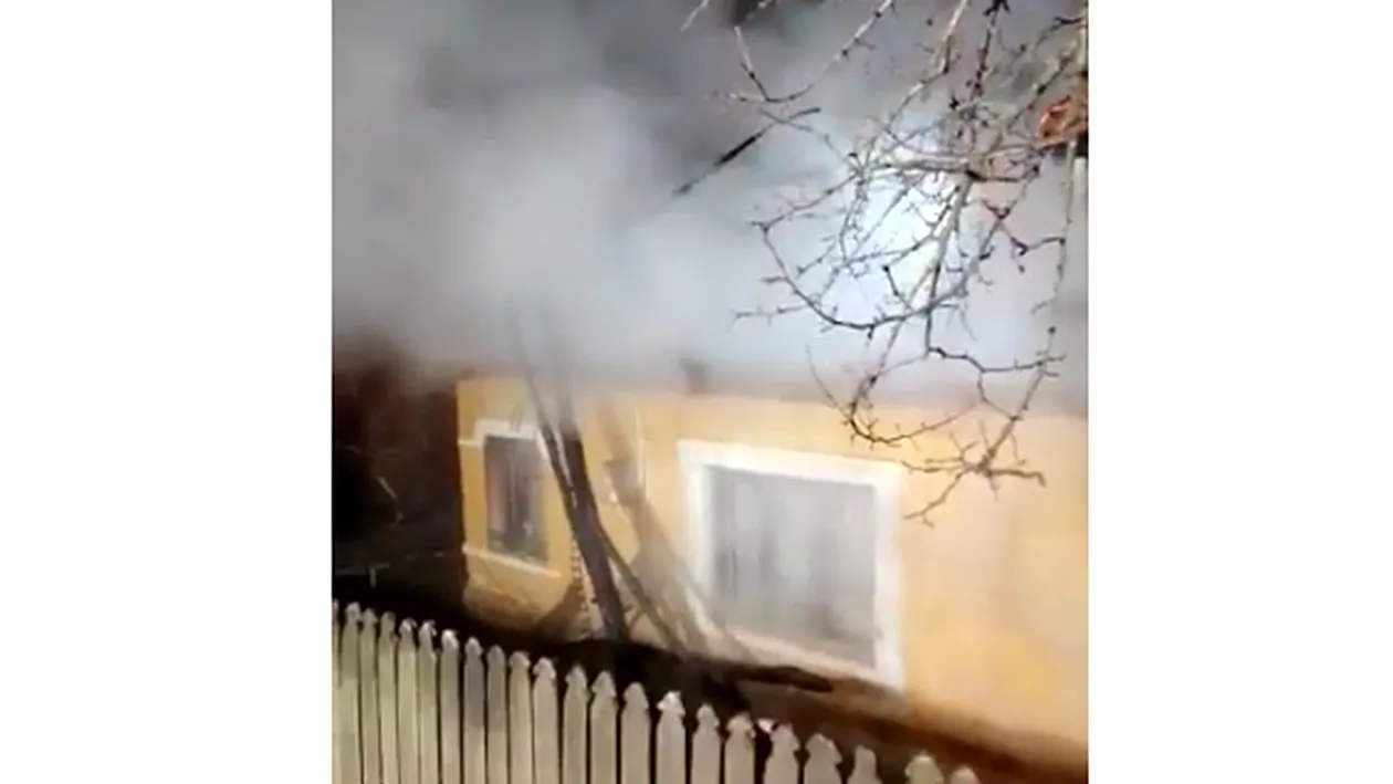O fetiță de 12 ani s-a salvat ca prin minune. Era singură acasă când locuința a luat foc VIDEO
