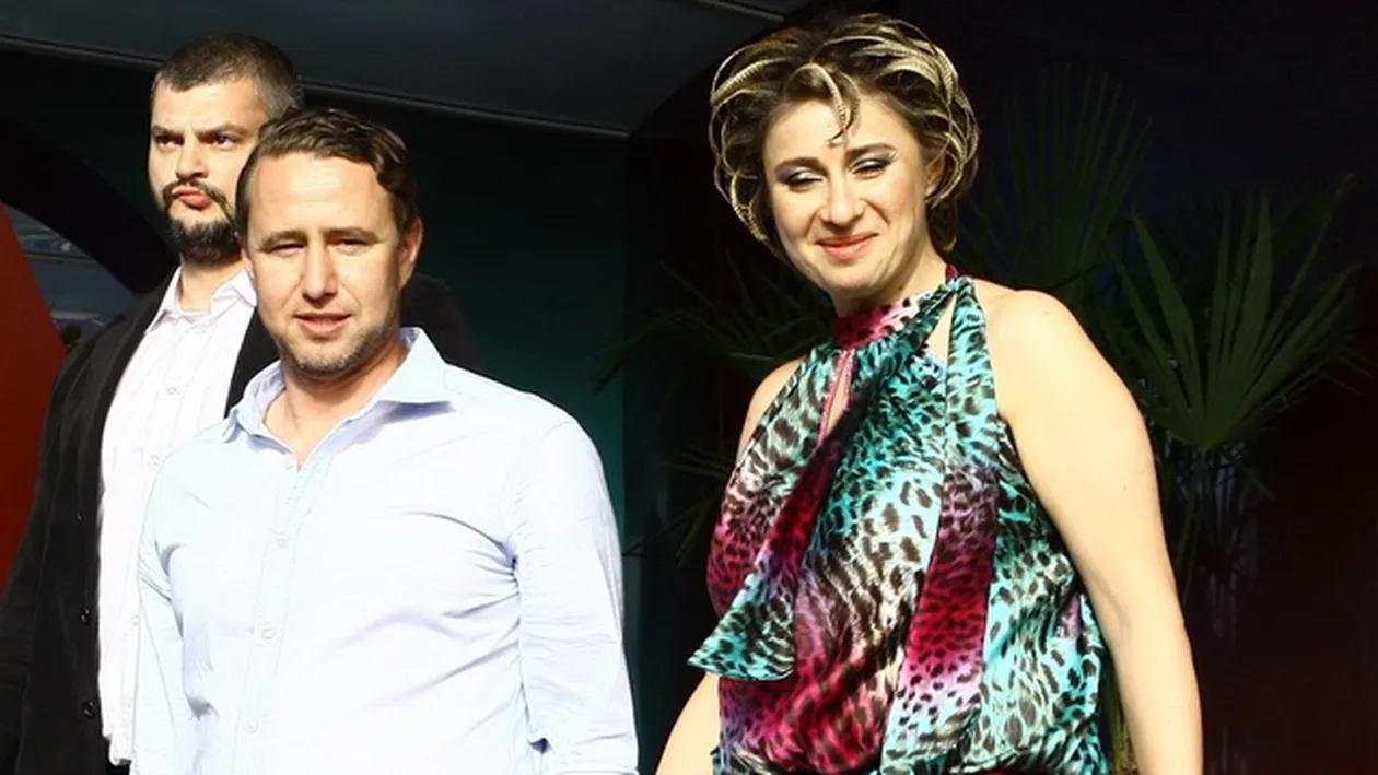 Parada de decolteuri, tocuri-cui si fuste transparente la petrecerea Stelei! Uite cum s-au imbracat iubitele si sotiile fotbalisti