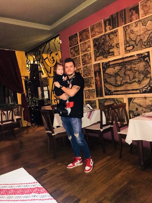 VIDEO / Cum a ascuns Andreea Tonciu că are probleme în căsnicie. Ea i-a făcut o declaraţie de dragoste unui alt bărbat şi totul a devenit public
