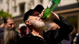 Cât costă un singur litru din apa băută de Gigi Becali la marșul din Piața Victoriei. Ar conține 'energie telurică-hado'