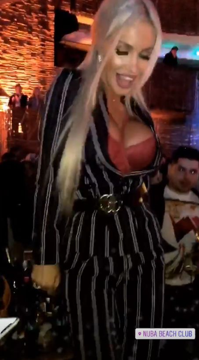 Loredana Chivu s-a distrat la Nuba, în minivacanța de 1 mai