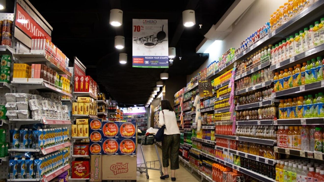 Supermarketul celebru care ar putea dispărea din România. Care este motivul?