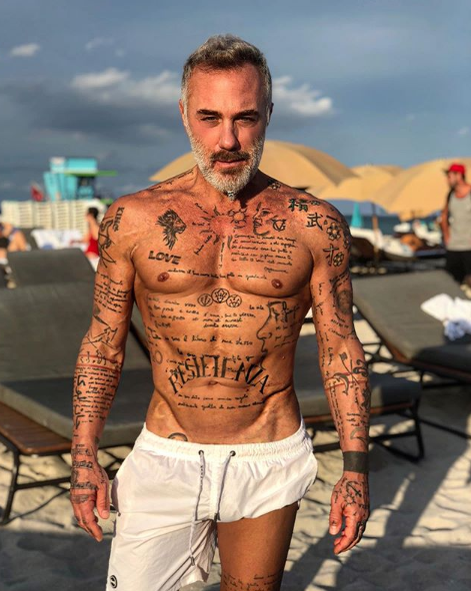 Gianluca Vacchi pe plajă