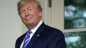Donald Trump le oferă românilor locuri de muncă! Ce trebuie să faci pentru 3.000 de euro pe lună