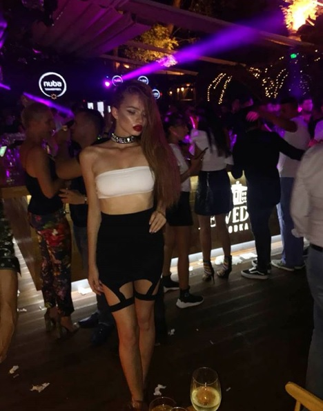 Tristan Tate, lângă o șatenă focoasă de ziua lui de naștere! Imagini cu cei doi