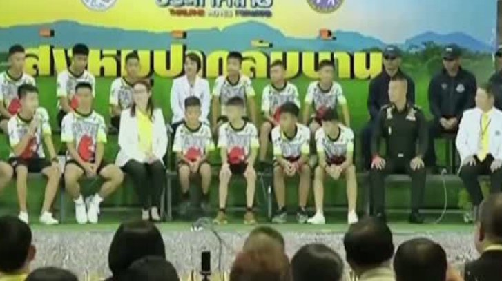 Dezvăluiri din infern! Micuții fotbaliști salvați din peștera thailandeză au fost externați! ”Săpam și auzeam voci…”