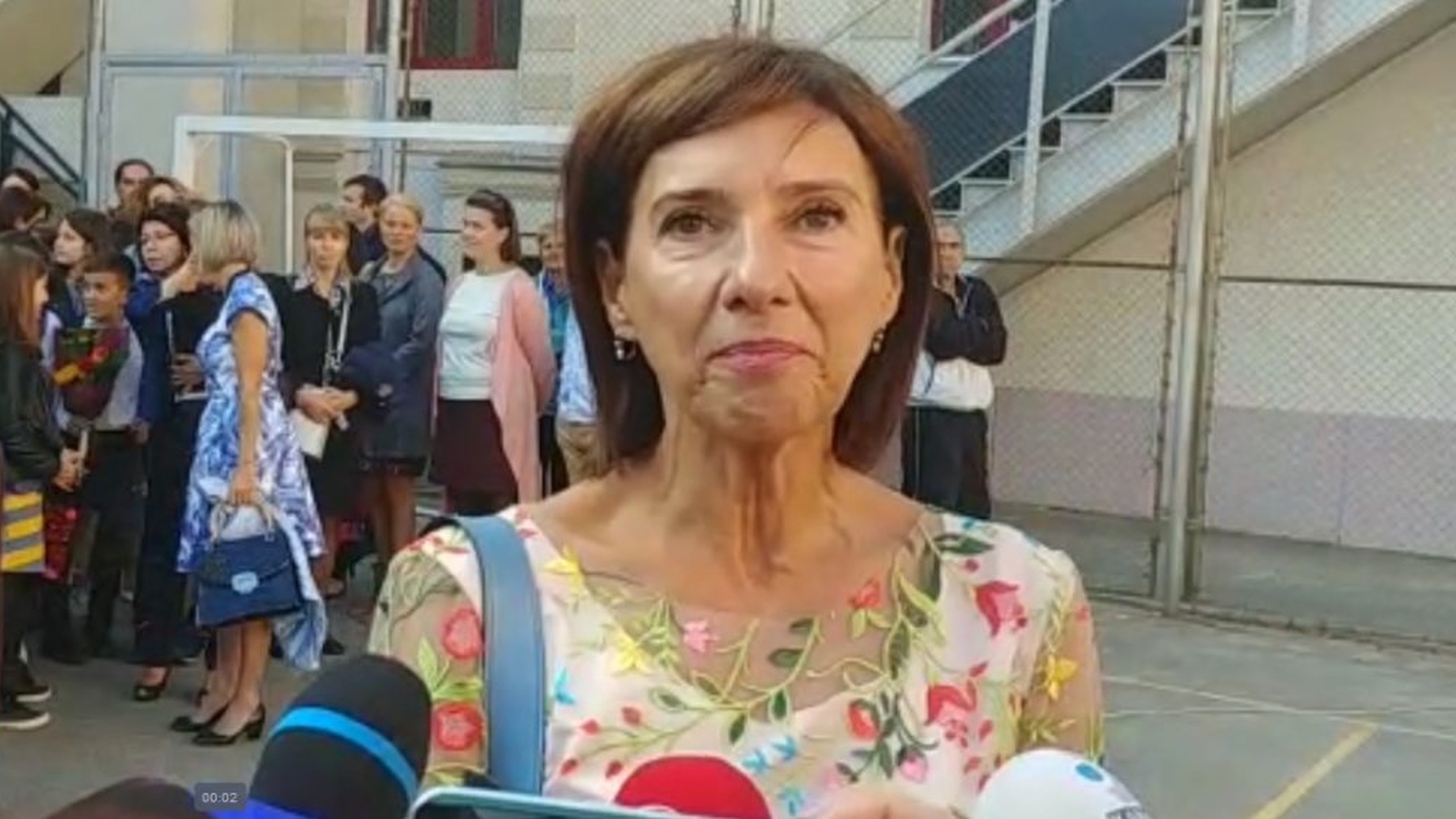 Cum s-a îmbrăcat Carmen Iohannis în prima zi de școală! Șoția președintelui a preluat o nouă generație de elevi. FOTO