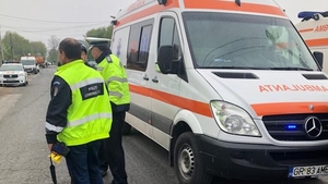 VIDEO. Accident cumplit în Giurgiu. O femeie de 63 de ani a fost lovită mortal de un TIR. Trupul victimei a rămas blocat sub roți