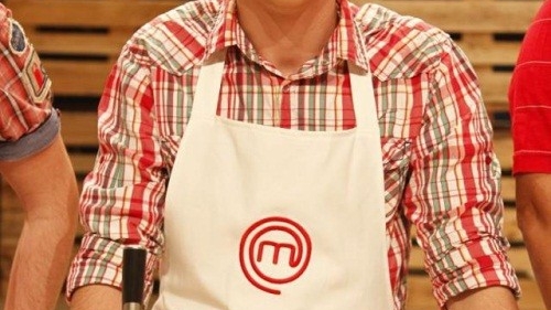 Detaliu uluitor! Petru Buiuca a mers la shaorma imbracat cu aceeasi camasa pe care a purtat-o la selectiile “MasterChef”!